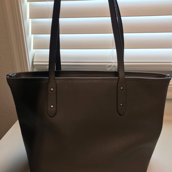 Coach City Tote - Picture 2 of 4